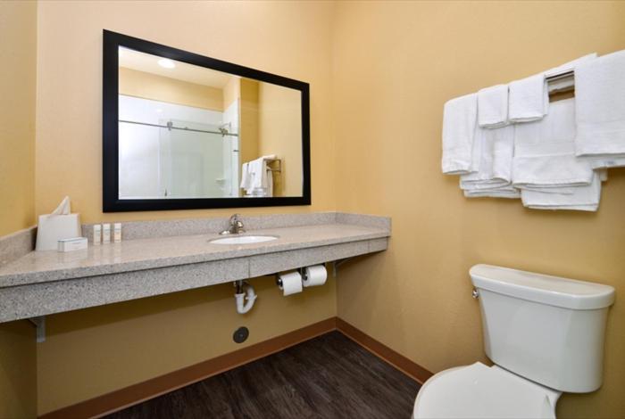 La Bonita Inn and Suites - Crane 36/40