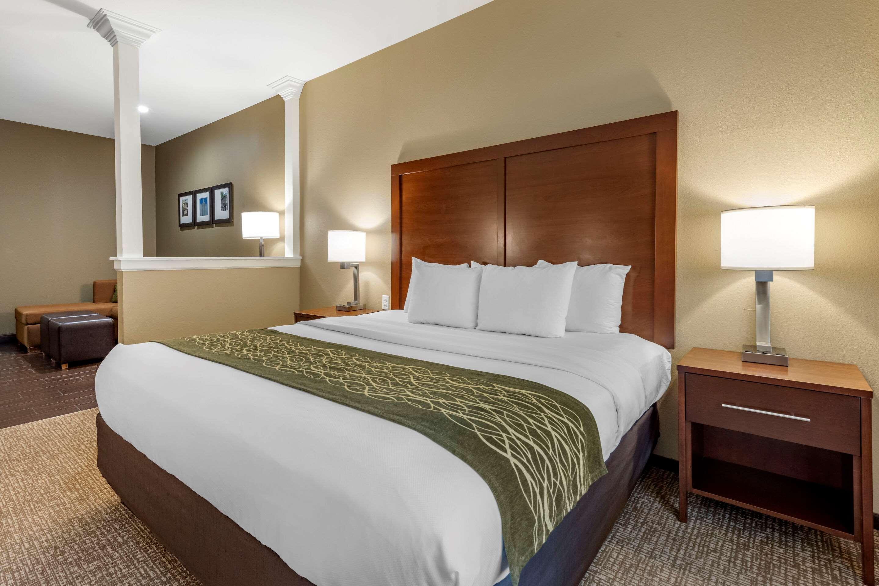 SUITE, 2 KING BEDS