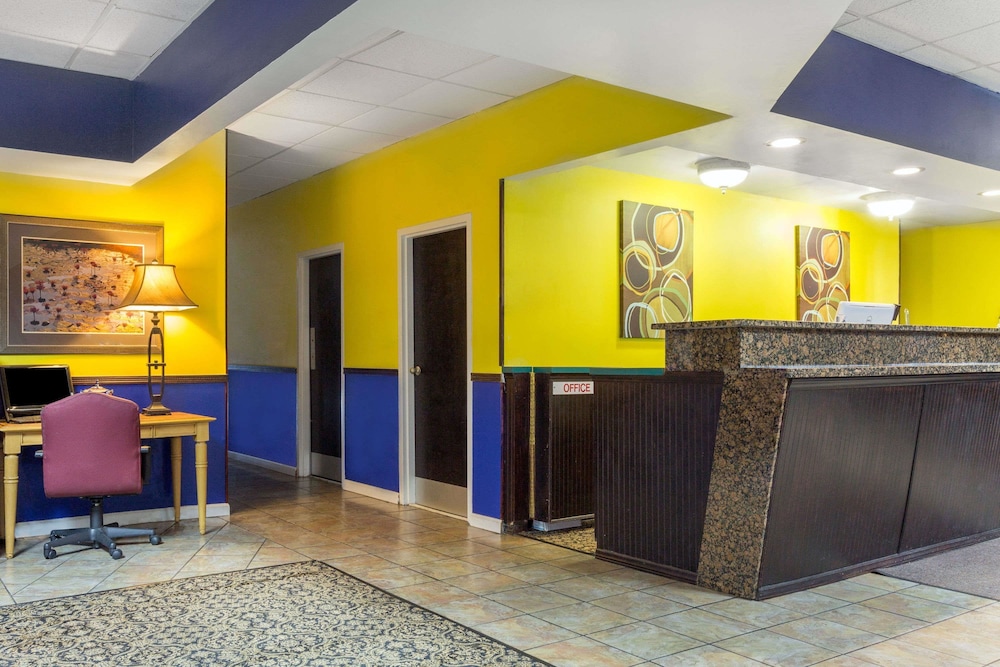 Days Inn By Wyndham Washington 5/17