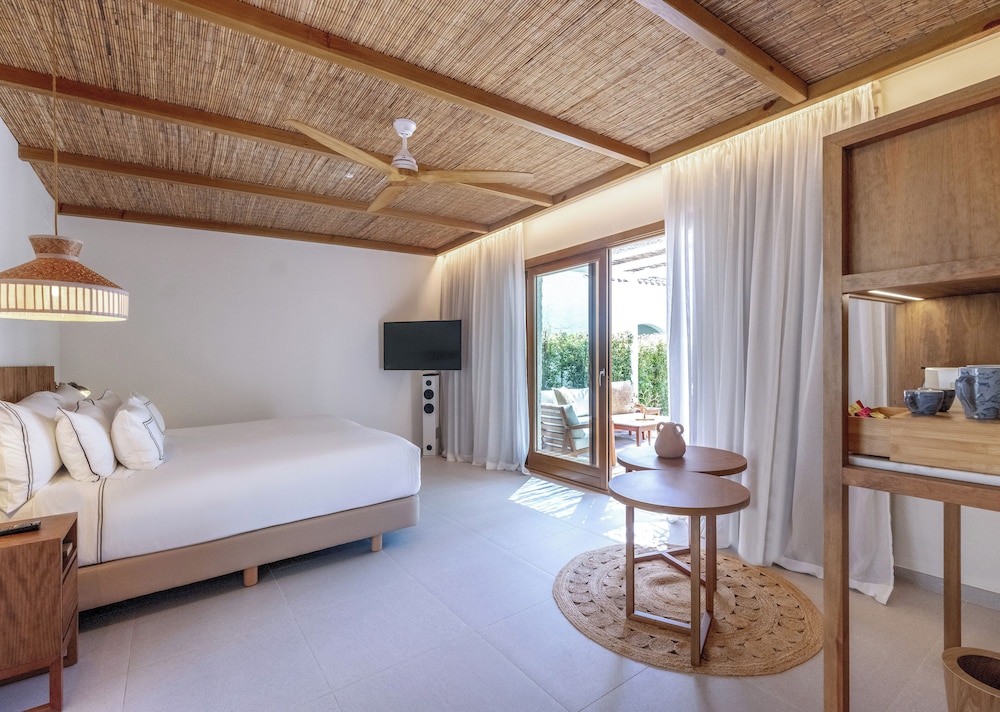 The Level, Petite, Villa, Queen Bed