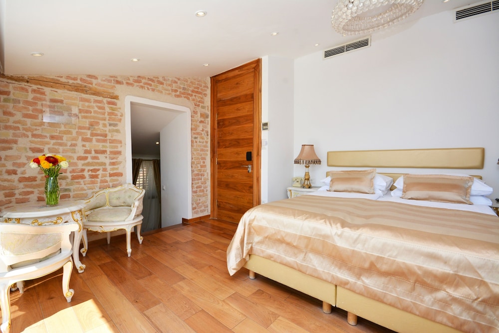 DELUXE, DOUBLE BED, SEA VIEW