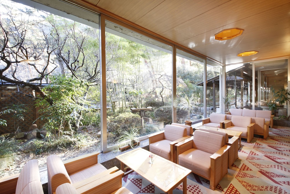 Shimobe Hotel 10/67