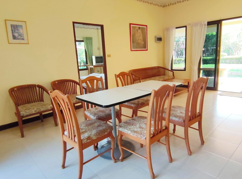 Thara Cholapruek Resort 24/50