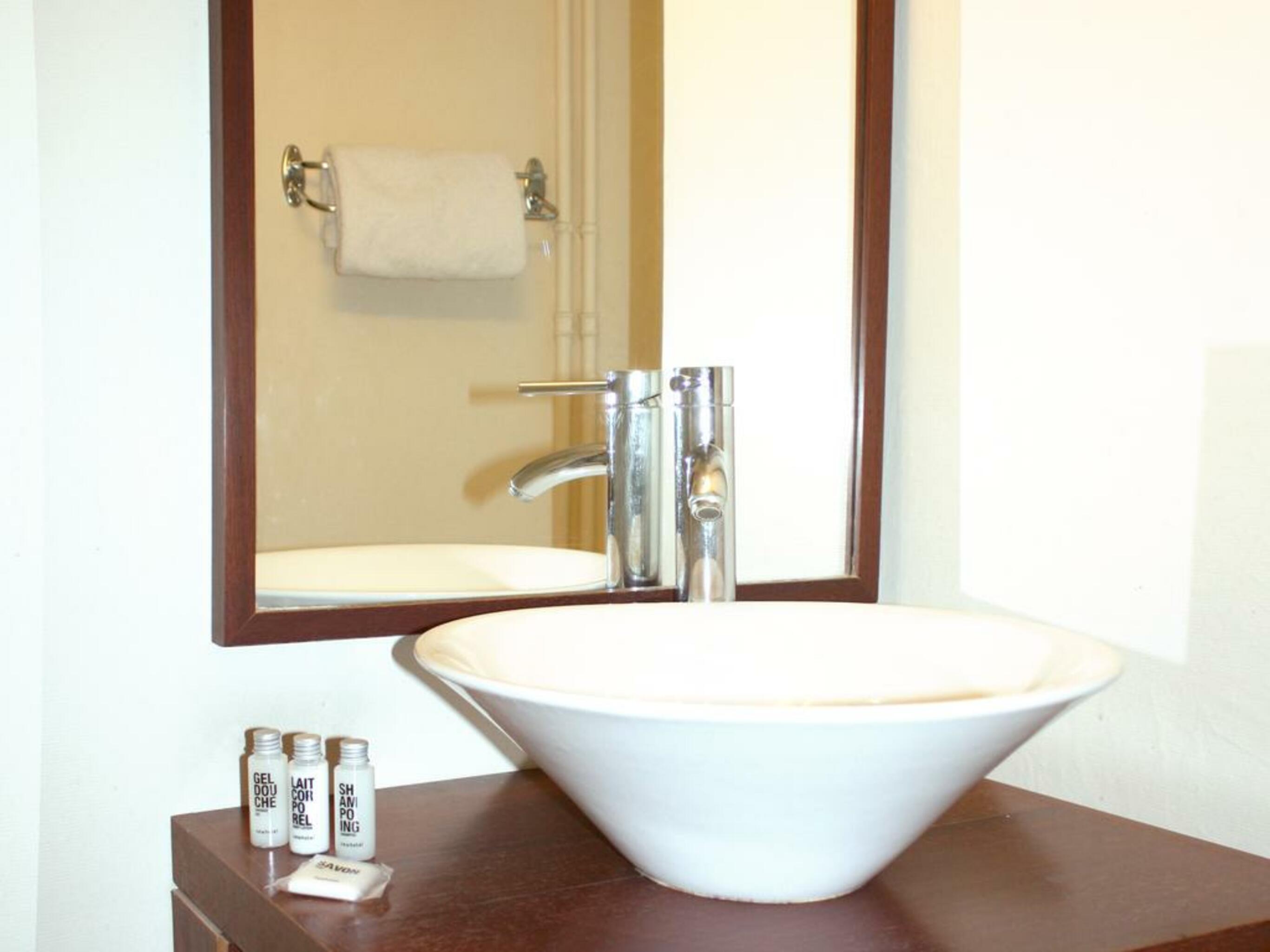 غرفة قياسية ثلاثية، New Hotel Opera 2/2