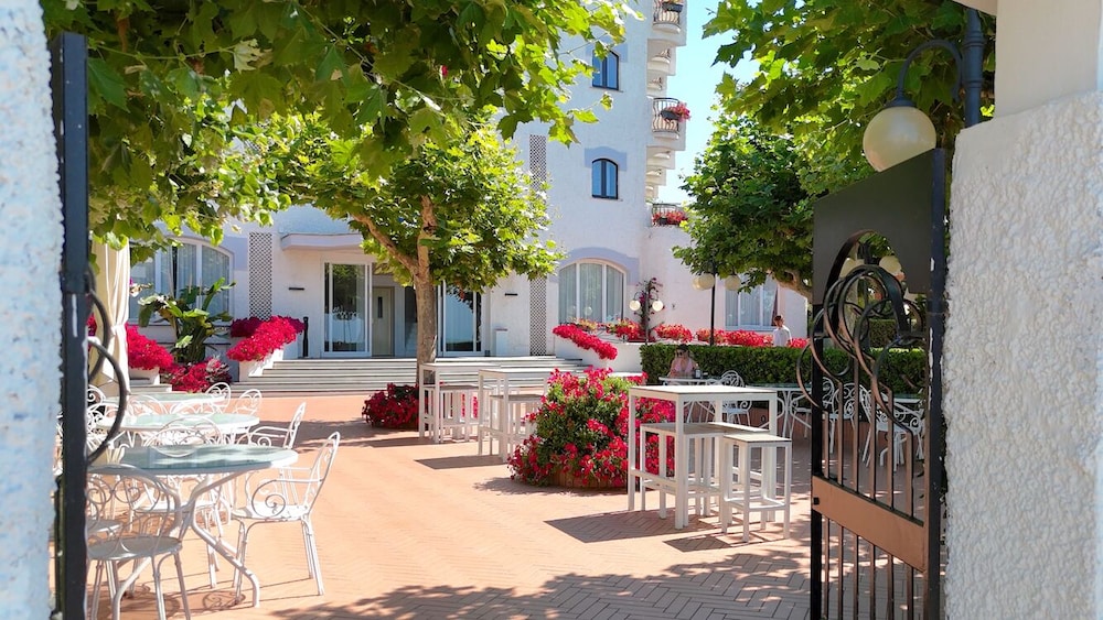 Bajamar Beach Hotel 36/49