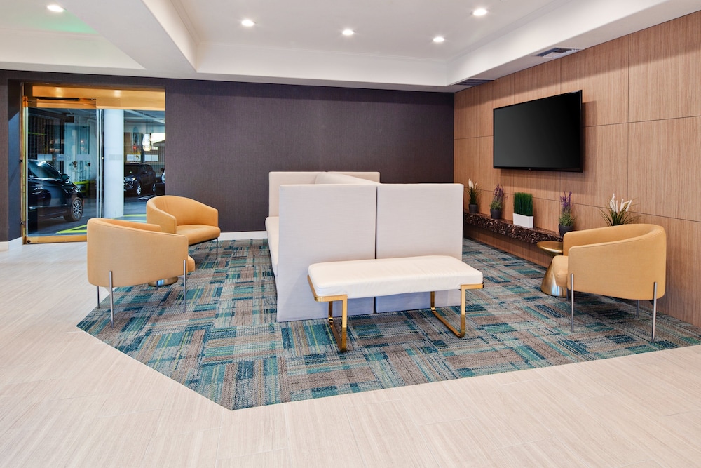 Holiday Inn Express Hollywood Walk of Fame An Ihg Hotel 51/65