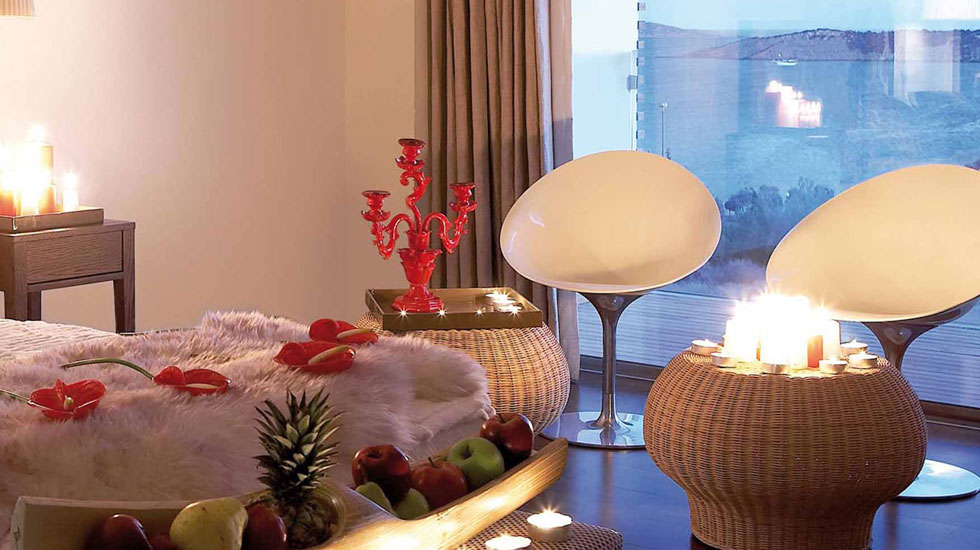 جناح جونيور، The Roc Club, A Hotel to Live 2/2