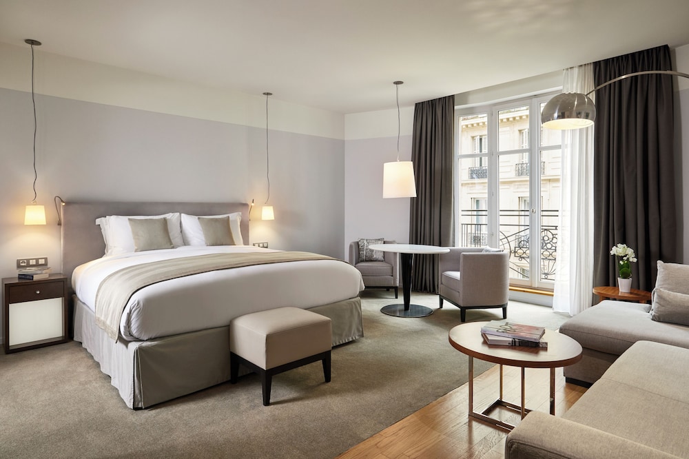 PRESTIGE, SUITE, KING BED, SOFA
