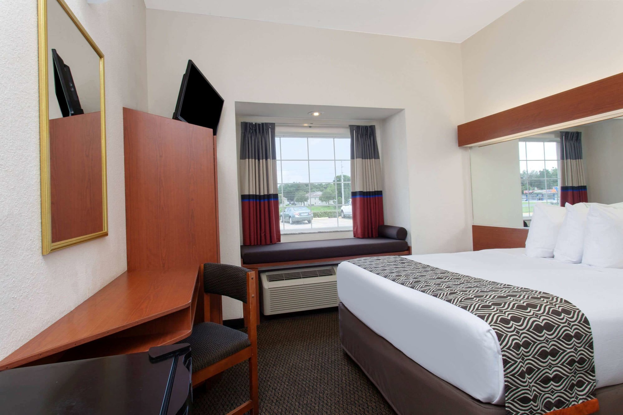 Room at Microtel Inn & Suites By Wyndham Lady Lake/The Villages, LADY LAKE - FL