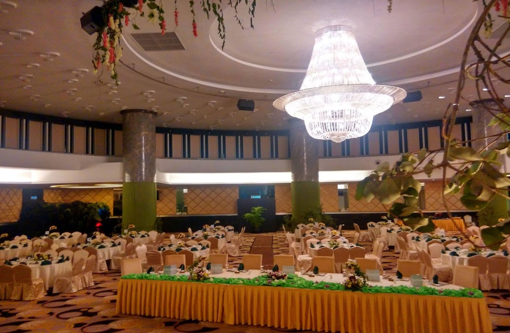 Imperial Hotel Kuching 39/41