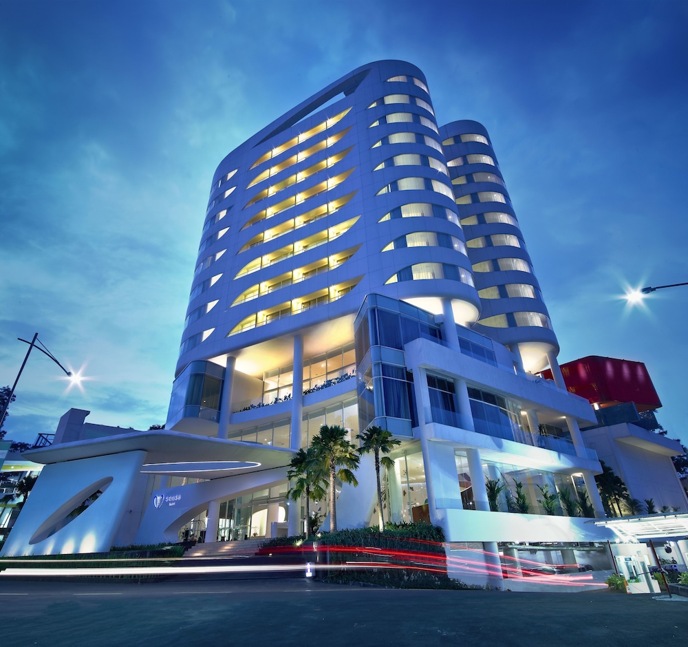 Sensa Hotel 4/64