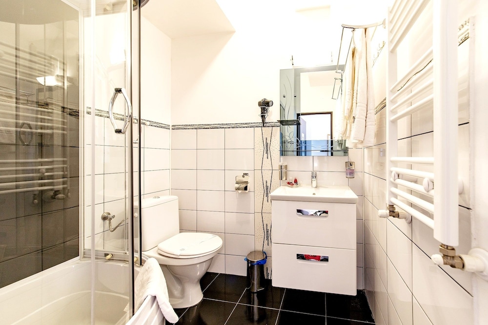 Bucur Accommodation 40/46