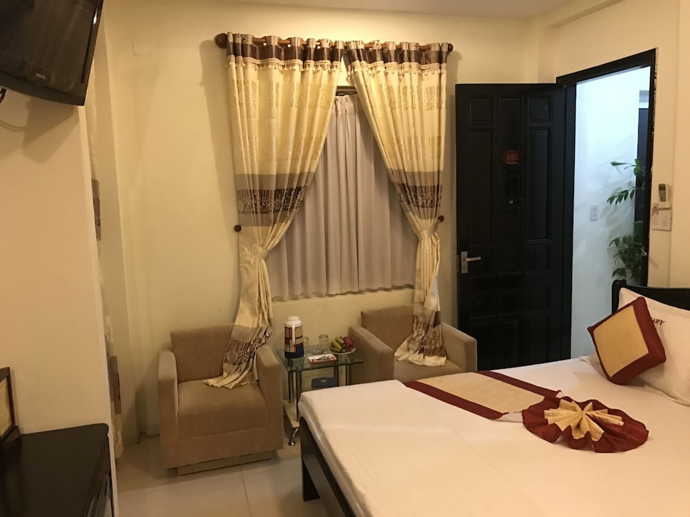 Canary Hotel 24/50