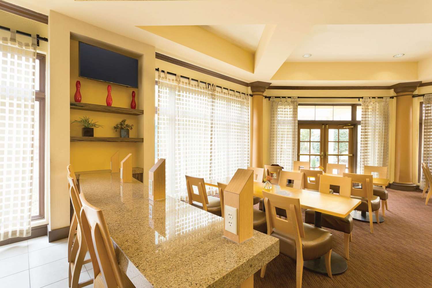 La Quinta Inn & Suites by Wyndham Raleigh/Durham Southpoint 26/38