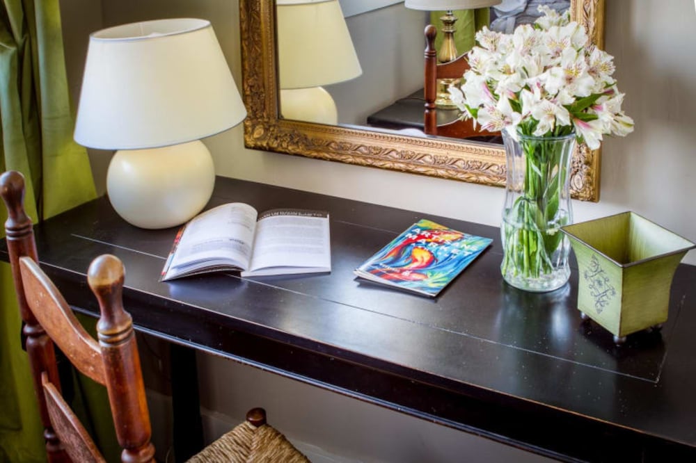 Oak Hill Bed & Breakfast 25/50
