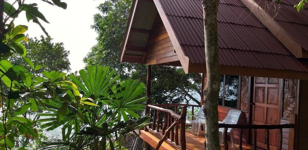 Jungle Hill Beach Bungalow 34/63