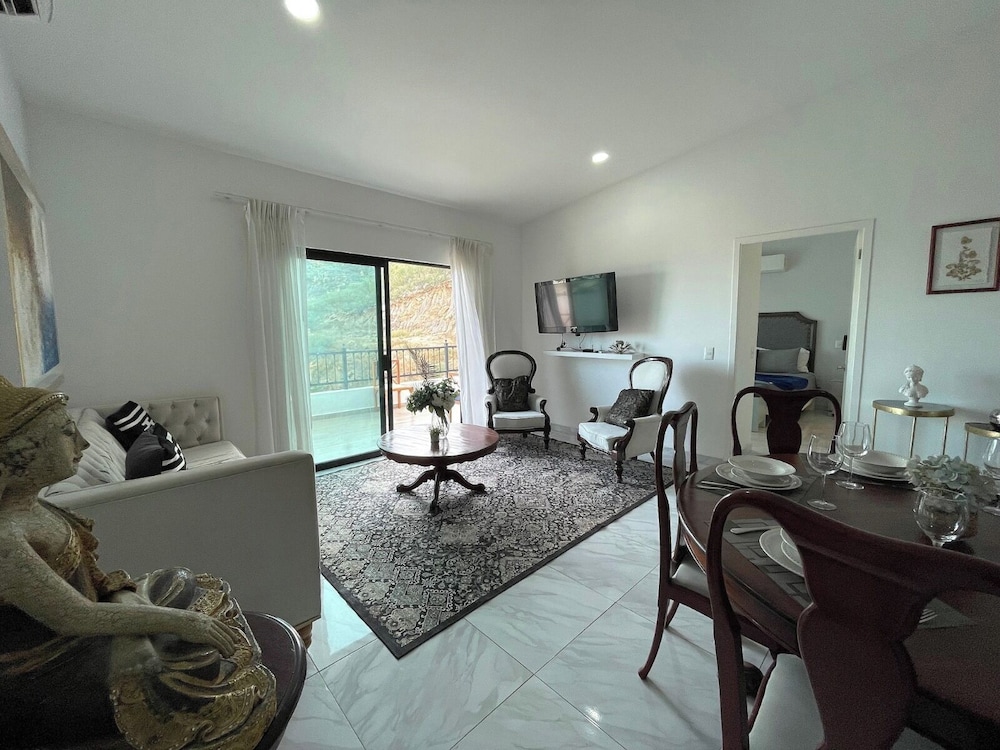 Collection O Morgan City Center, Los Cabos 43/57
