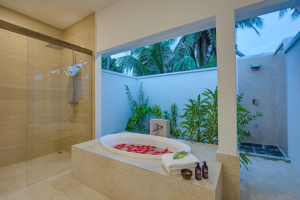 Rahaa Resort Maldives 20/50