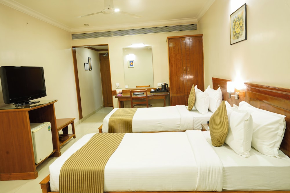 Hotel Mayura 11/50