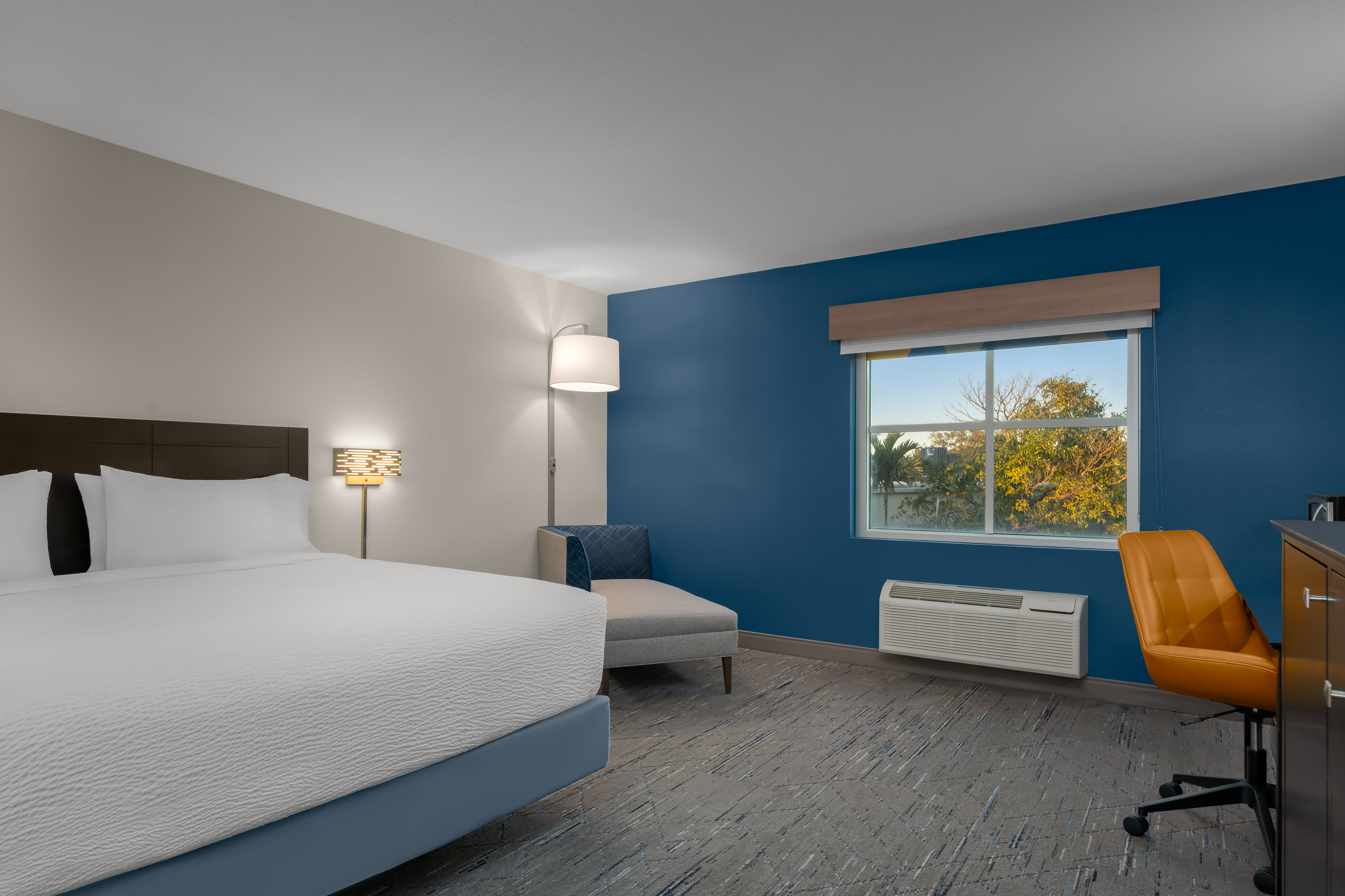 Holiday Inn Express and Suites Kendall 27/77