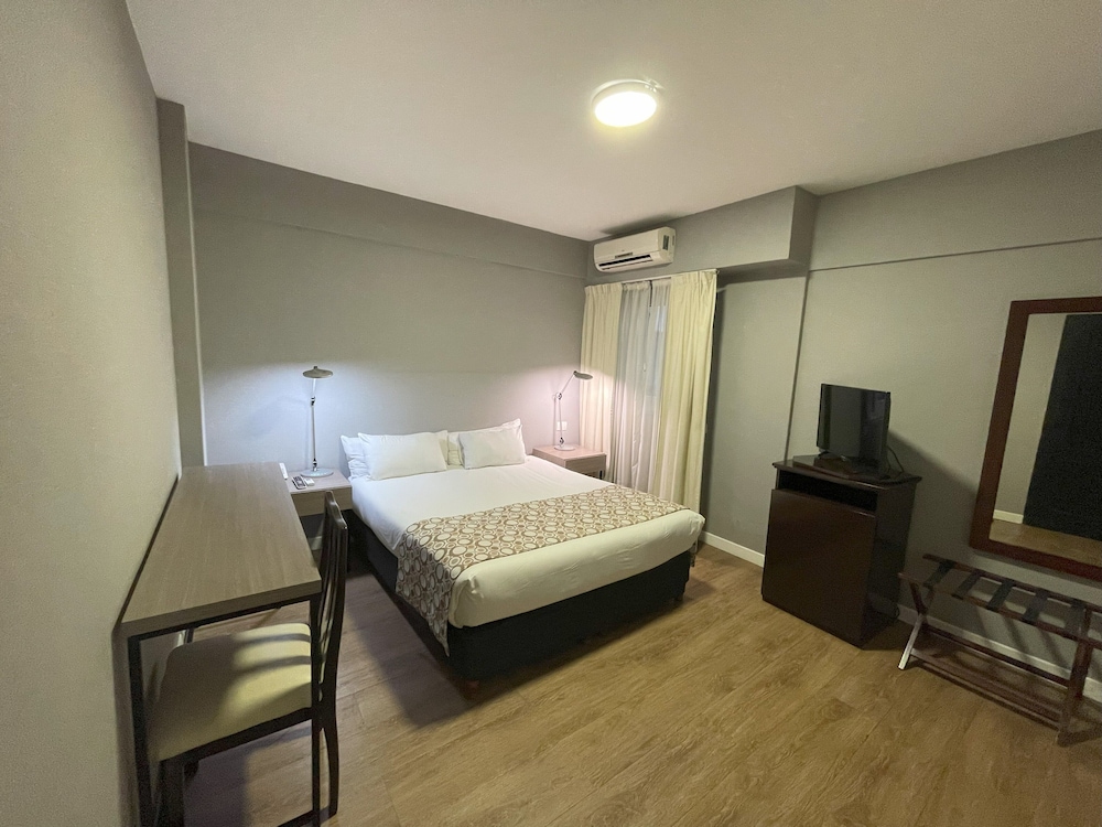 Hotel 8 de Octubre 20/48