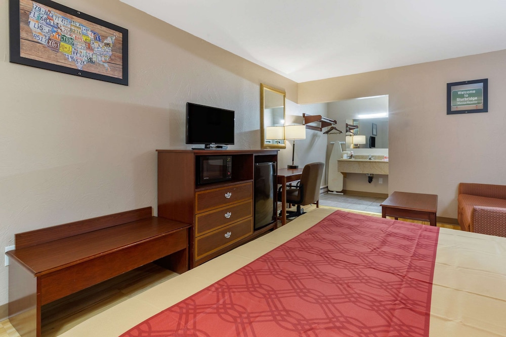 Econo Lodge Sturbridge Route 20 32/49