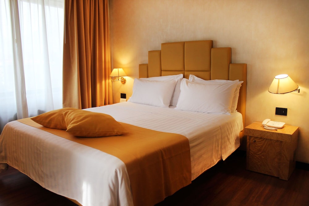 HOTEL DE LA VILLE AVELLINO 16/50