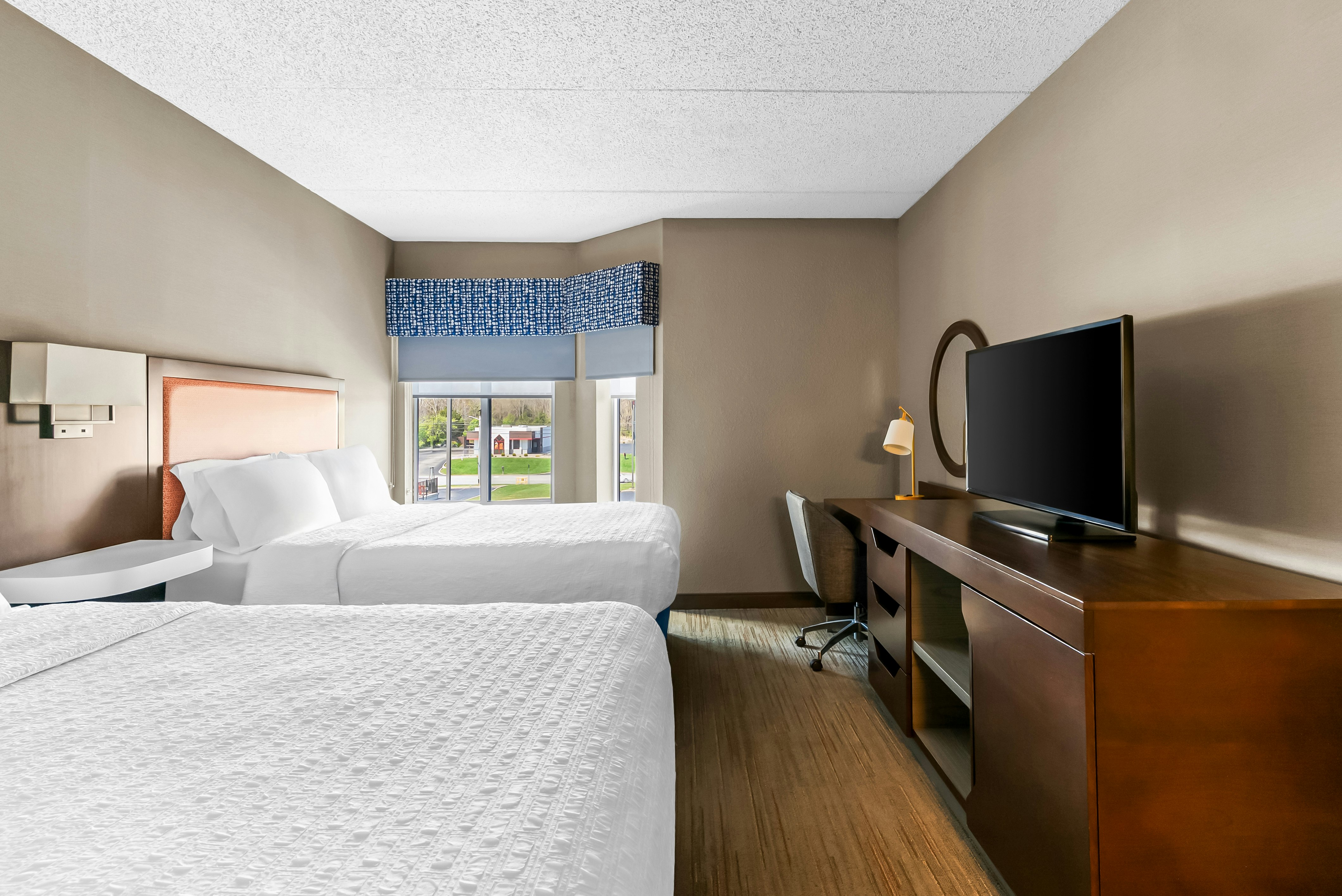 Hampton Inn Suites Scottsburg 33/82