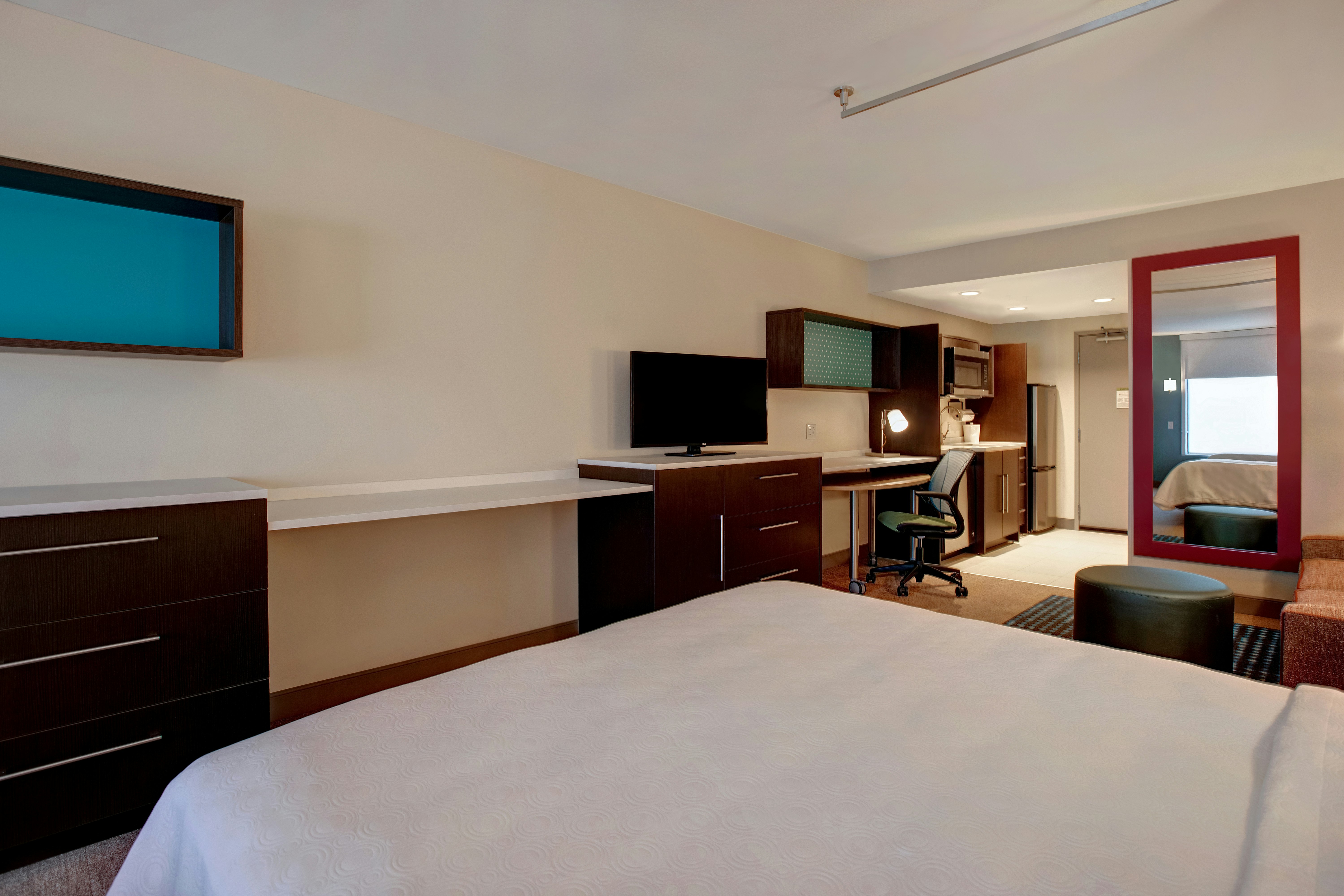 STUDIO, SUITE, KING BED