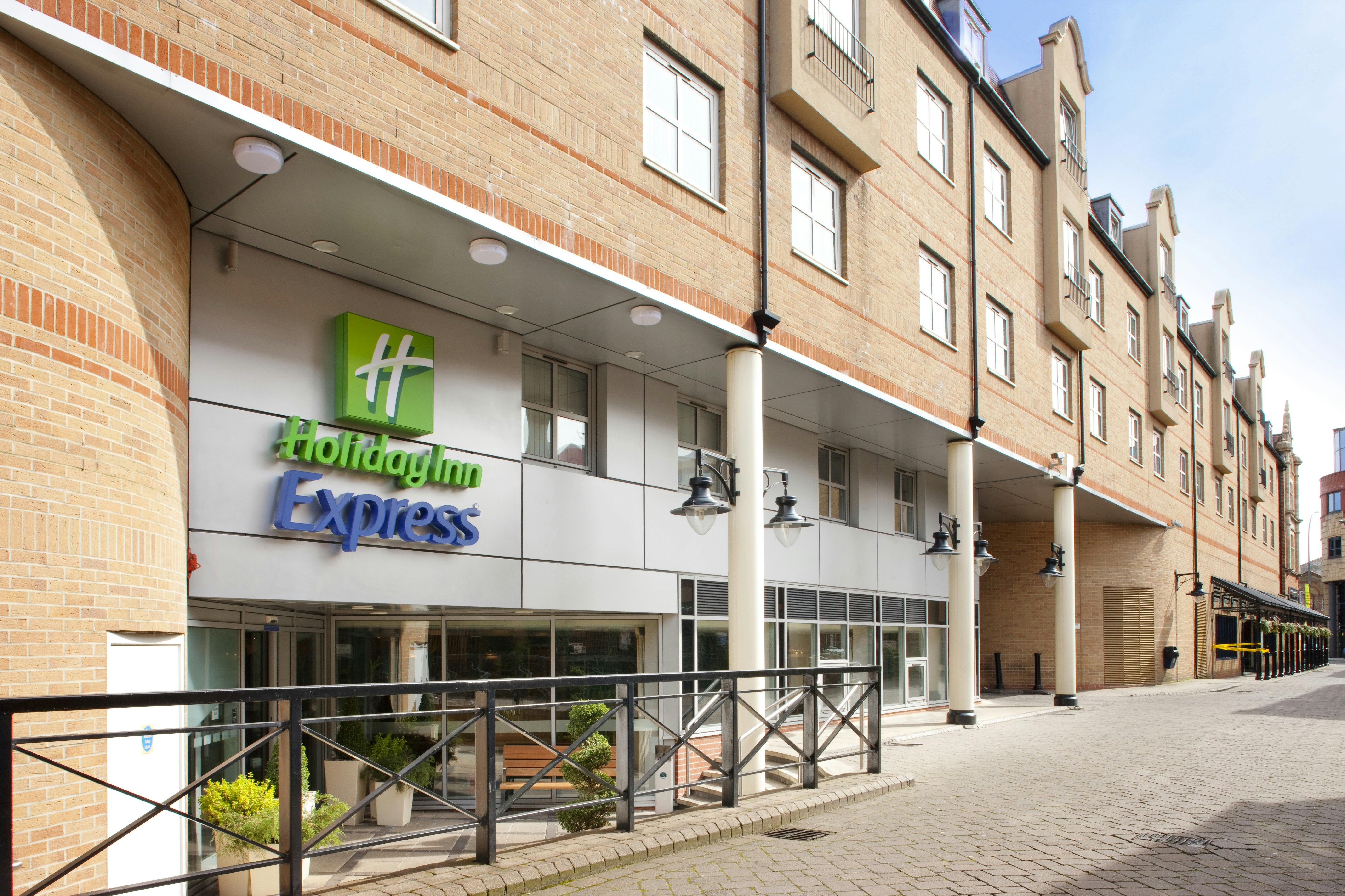 Holiday Inn Express London Hammersmith 42/43