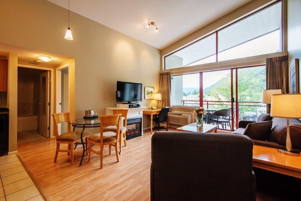 Harrison Beach Hotel 36/42