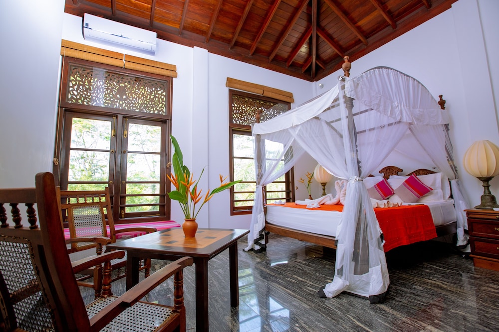 Niyagama House 10/50