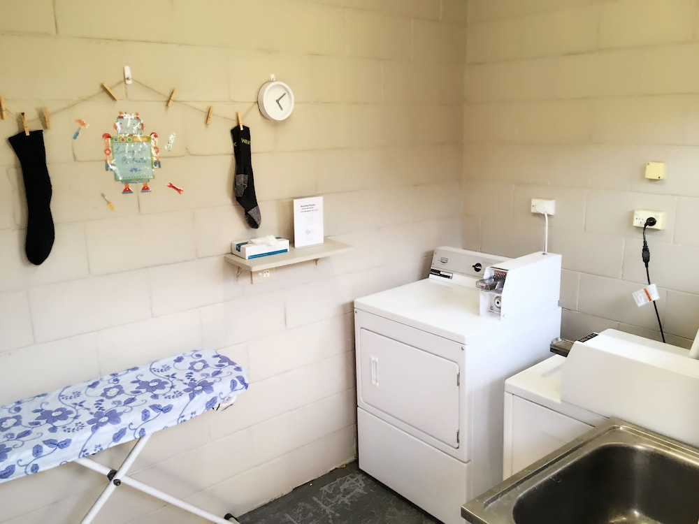 Apollo Motel Biloela 67/68