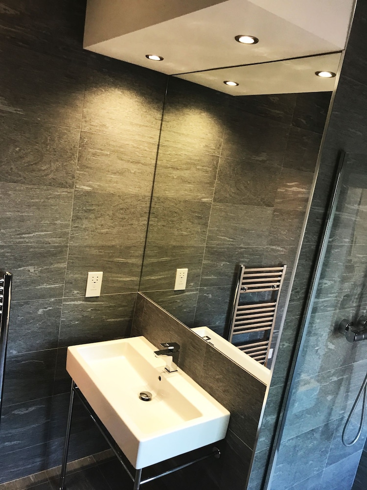 Gidea Park Hotel 47/51