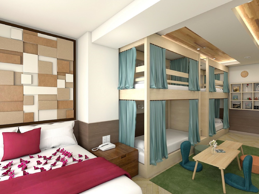FAMILY, MULTIPLE BEDS