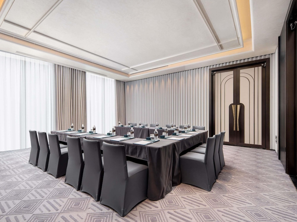 Sofitel Shanghai North Bund 50/60