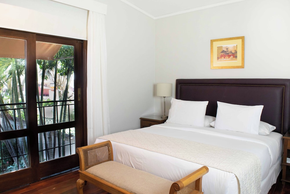 LAS LOMAS CASA HOTEL 13/75