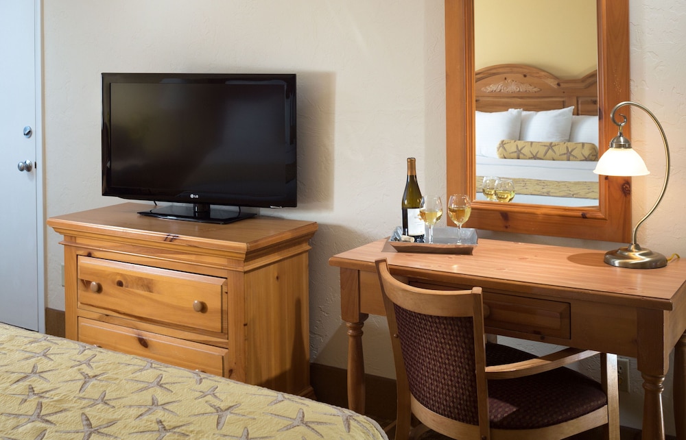Bayside Resort Hotel 57/73