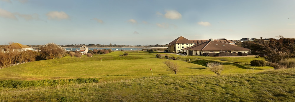 Peninsula Hotel Guernsey 32/37