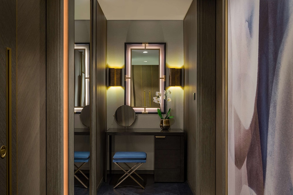 Waldorf Astoria Kuwait 24/81
