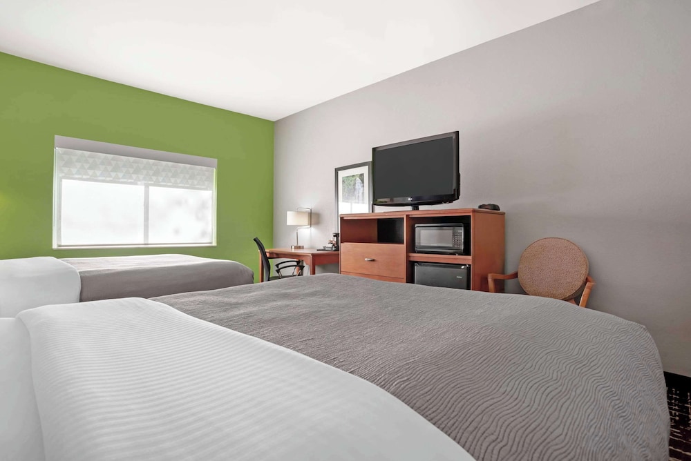 Quality Inn and Suites Birmingham Highway 280 22/46