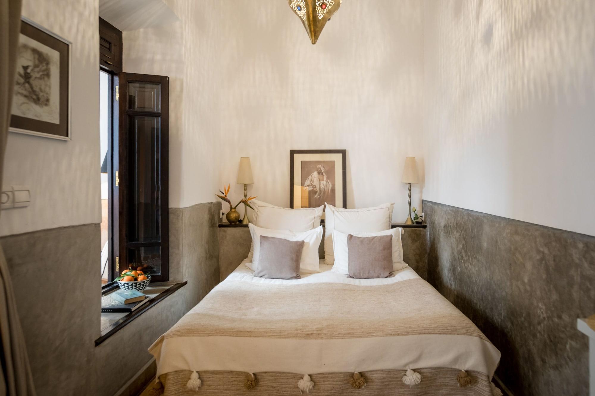 Sala, Standard, Double Bed, Side Beach View