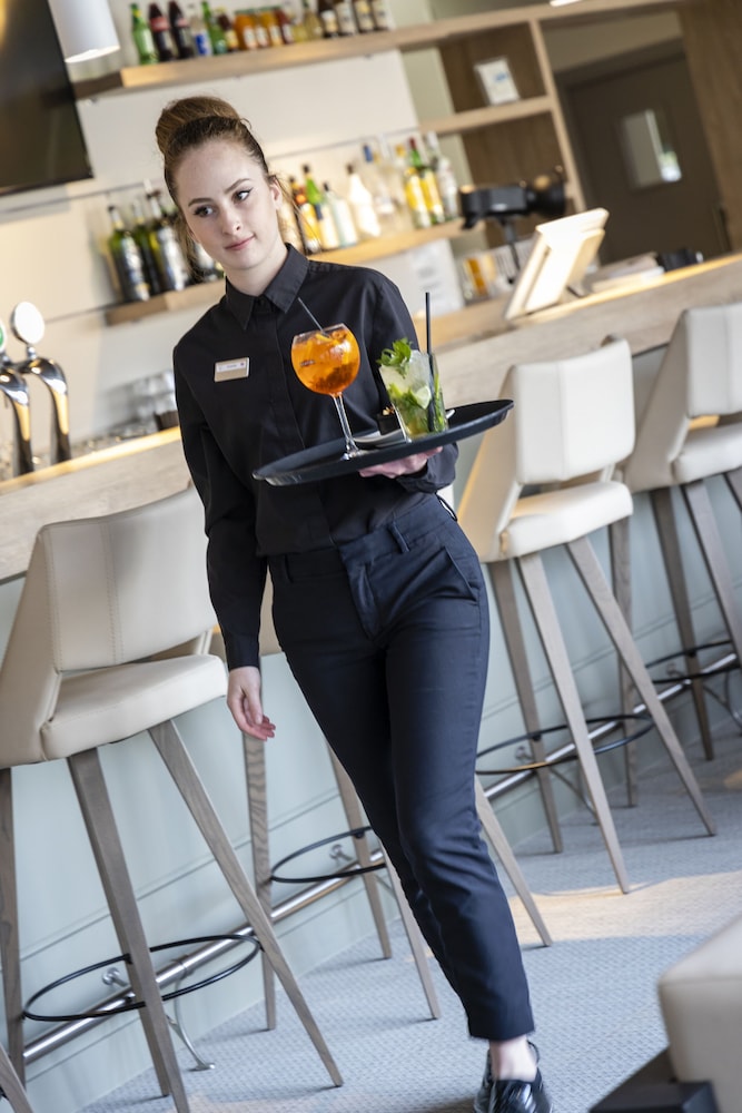 Grand Prix Hotel 48/55