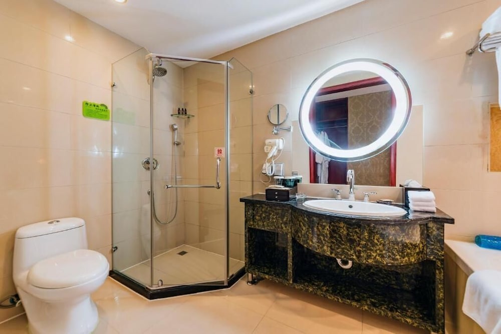 JUNYU GRAND HOTEL 32/33