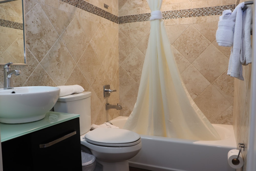 Curtis Inn & Suites 31/31