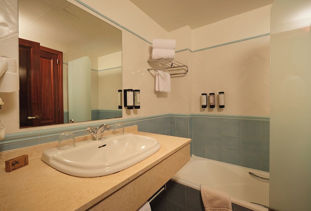 Hotel Rural Es Riquers 68/69