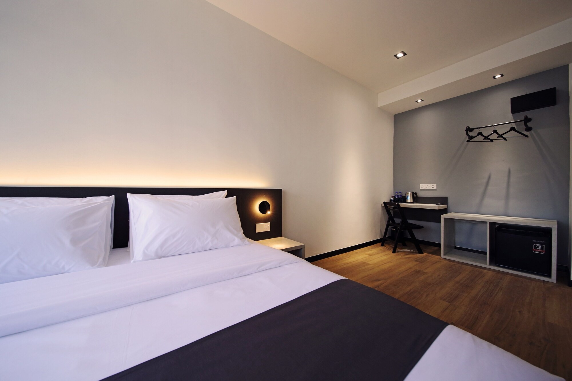 PREMIUM, KING BED