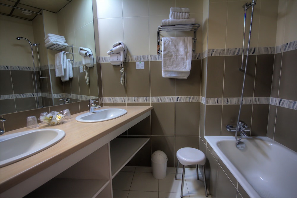 Hotel Des Trois Gares 18/48