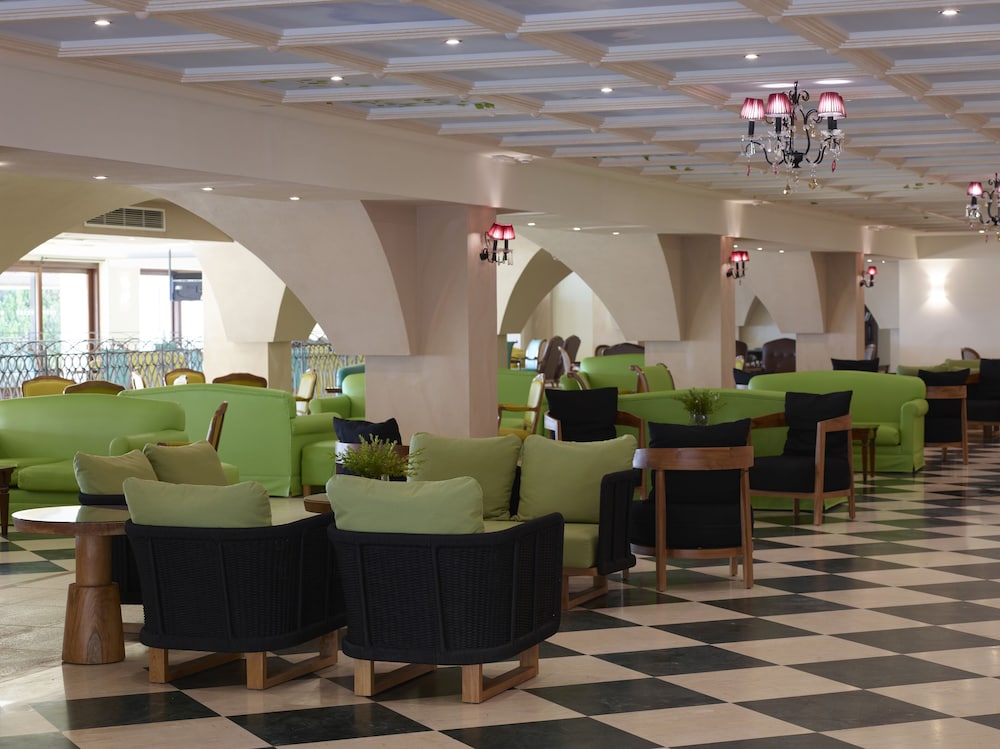 Roda Beach Resort & Spa 26/49