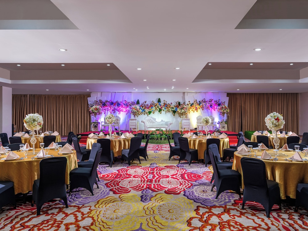 Swiss-Belhotel Waterfront Makassar 45/50